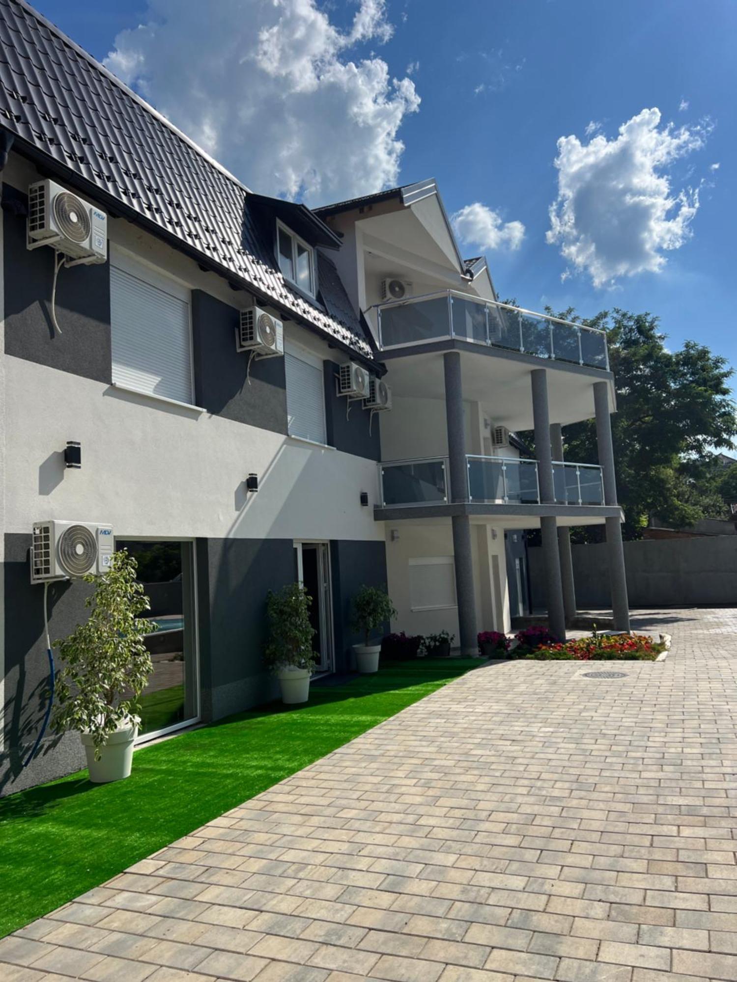 Big House Hotel Petrovaradin Exterior photo